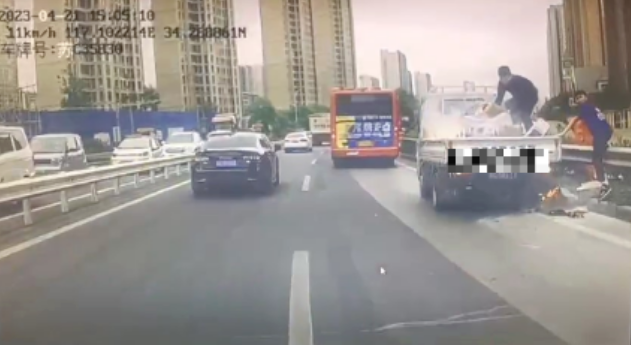 【善行公交】《江蘇電視臺城市頻道》報道4名駕駛員路遇險情，合力救援的英勇事跡